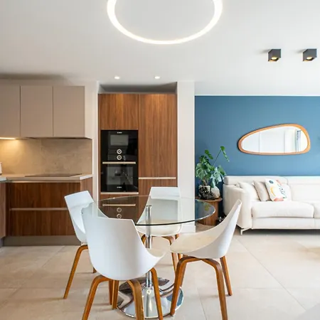 Luxe Vue Et Collines Avec Piscine *