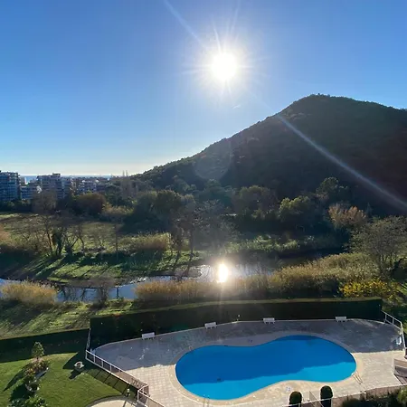 Luxe Vue Et Collines Avec Piscine