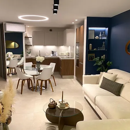 Luxe Vue Et Collines Avec Piscine