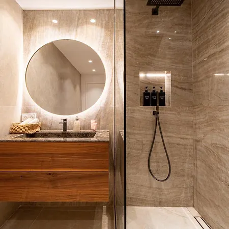 Luxe Vue Et Collines Avec Piscine Мандельё-ла-Напуль