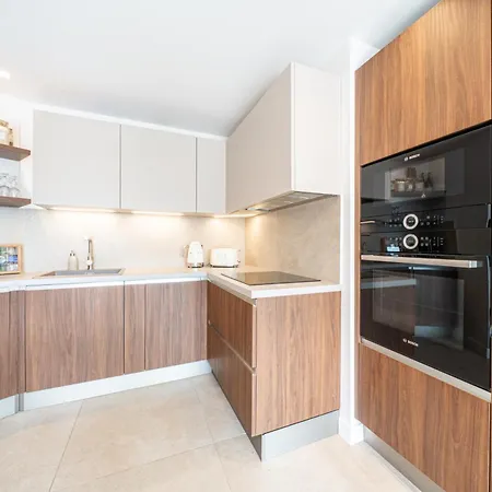 Luxe Vue Et Collines Avec Piscine