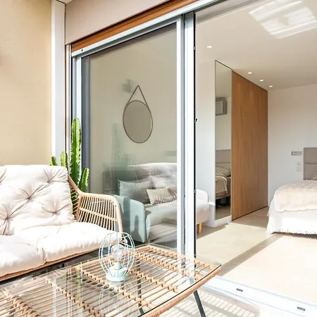 Luxe Vue Et Collines Avec Piscine