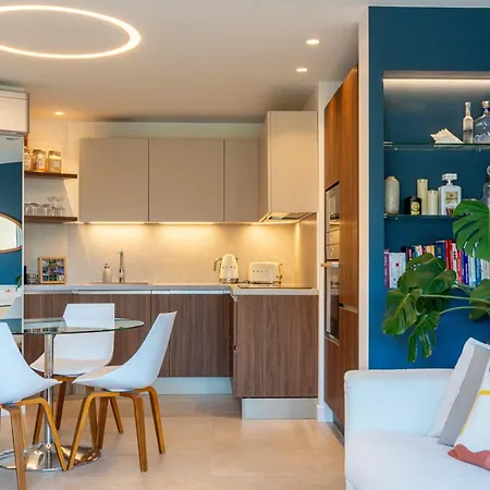 Luxe Vue Et Collines Avec Piscine