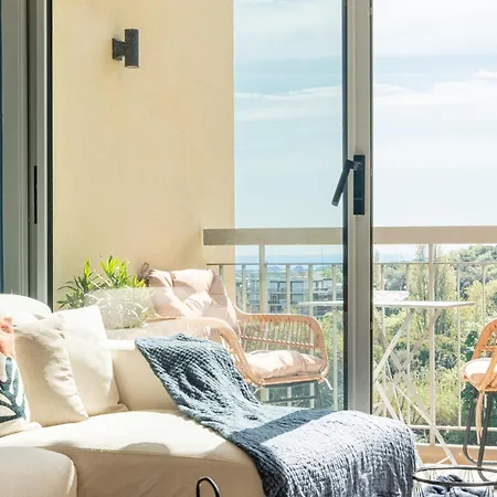 Апартаменты Luxe Vue Et Collines Avec Piscine Мандельё-ла-Напуль
