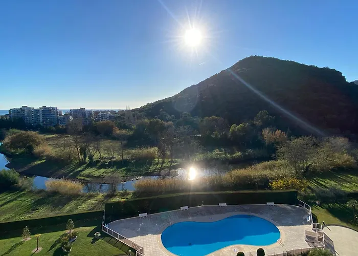 Luxe Vue Et Collines Avec Piscine