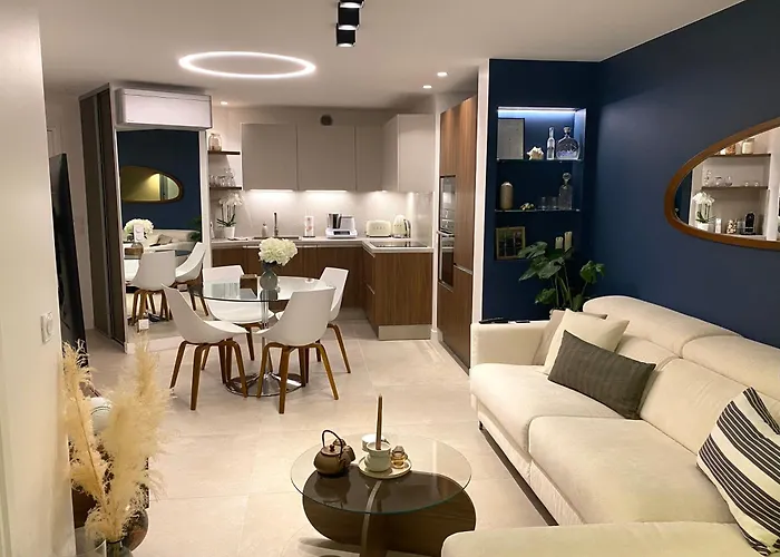 Luxe Vue Et Collines Avec Piscine
